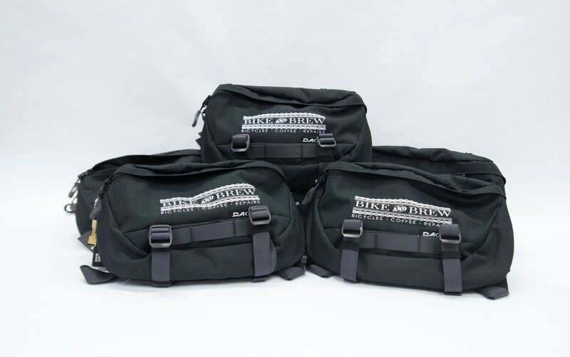 Bike and Brew Dakine Hot Laps 2L BLK Bike and Brew