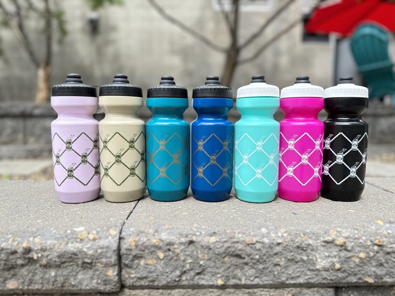 linqin Bee Girls Cycling Water Bottle for Women Men Clear Water Bottles :  : Sports & Outdoors