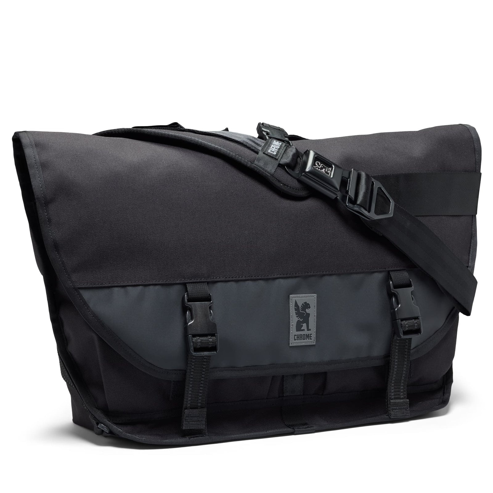 CHROME INDUSTRIES Citizen 24L Messenger Bag - Black