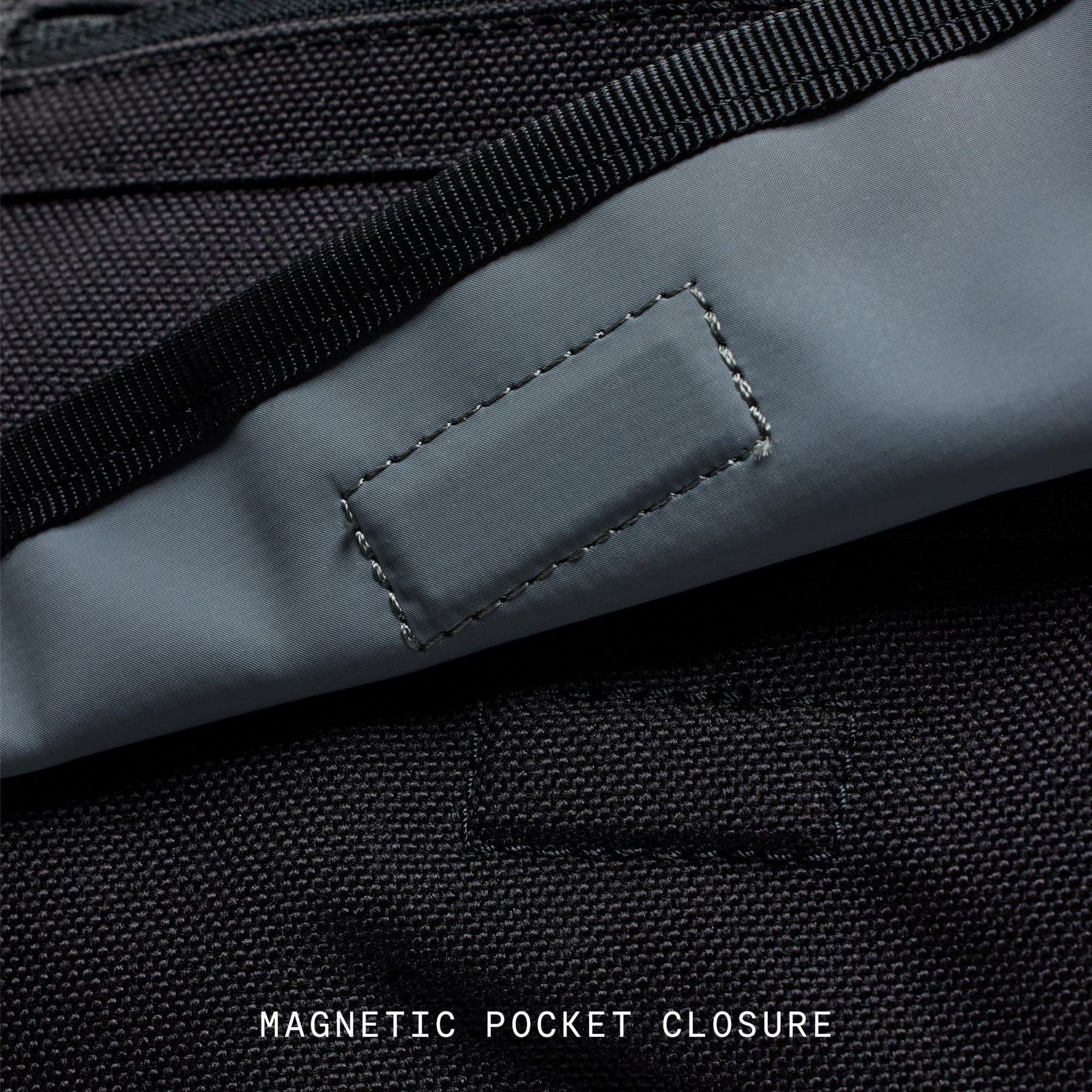 CHROME INDUSTRIES Citizen 24L Messenger Bag - Black