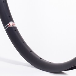 Blunt 35 | 29 / 700c | Black