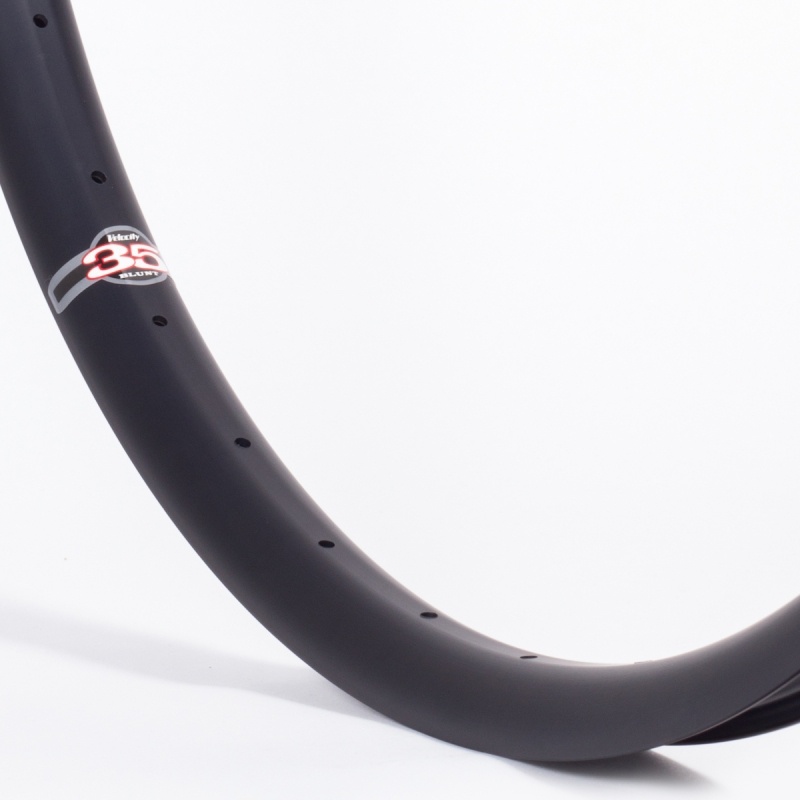 Blunt 35 | 29 / 700c | Black