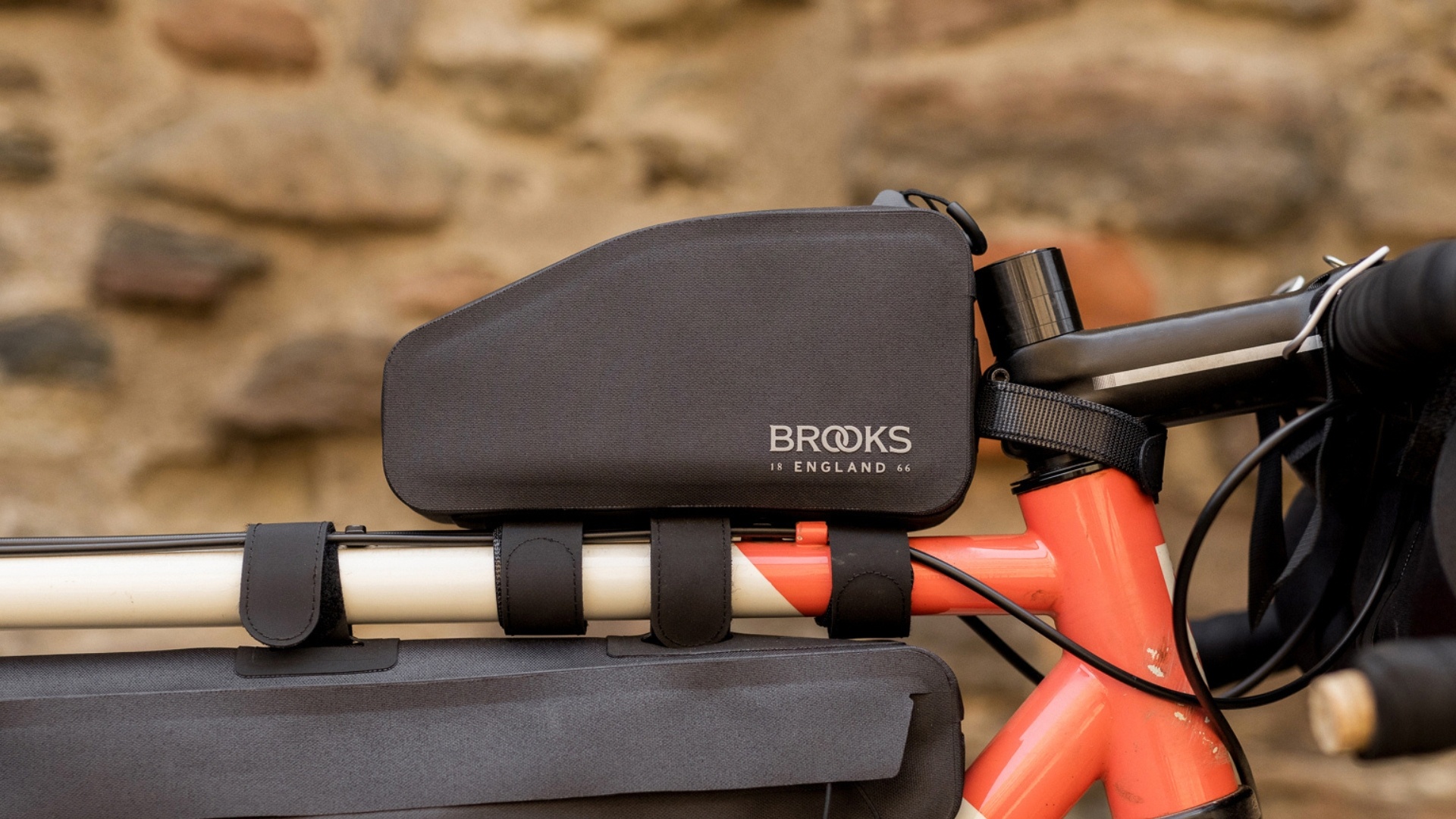 BROOKS Scape Top Tube Bag - With Bolts | Black