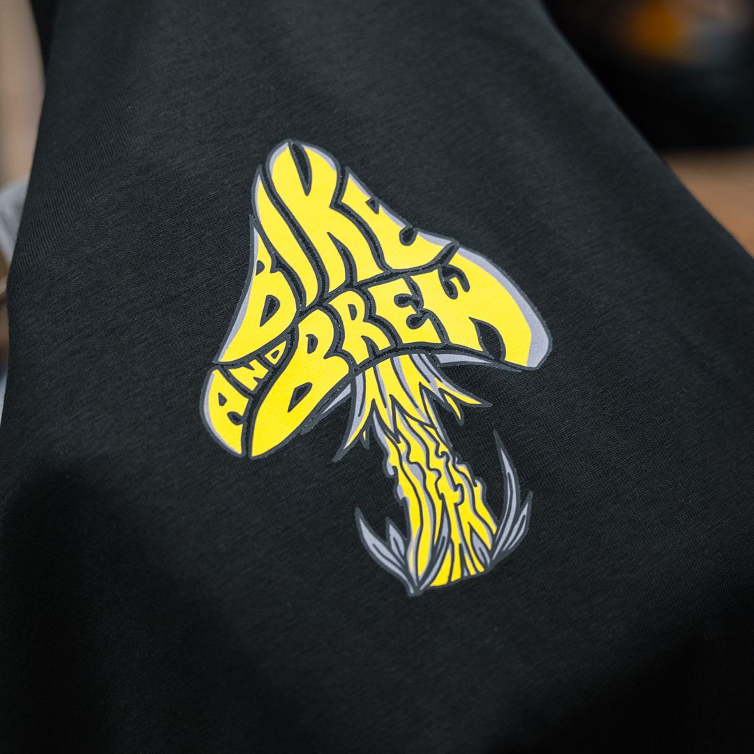 BIKE AND BREW Bike and Brew T-Shirt | Peace Out