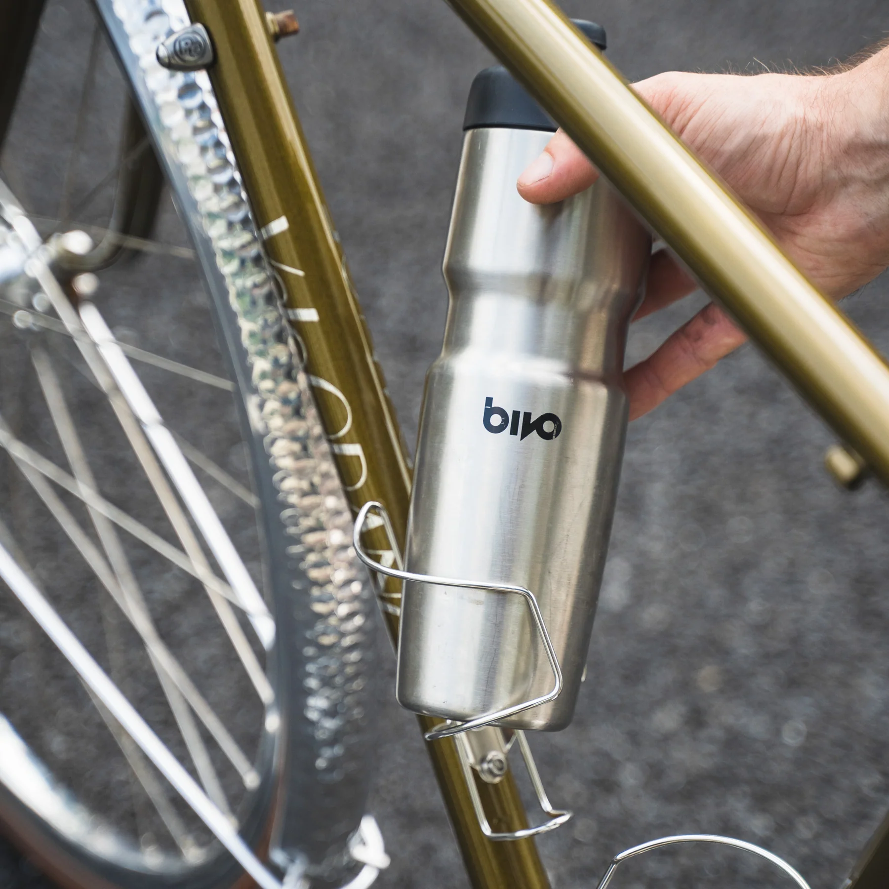 VELO ORANGE Crescent Sideload Bottle Cage | Right or Left