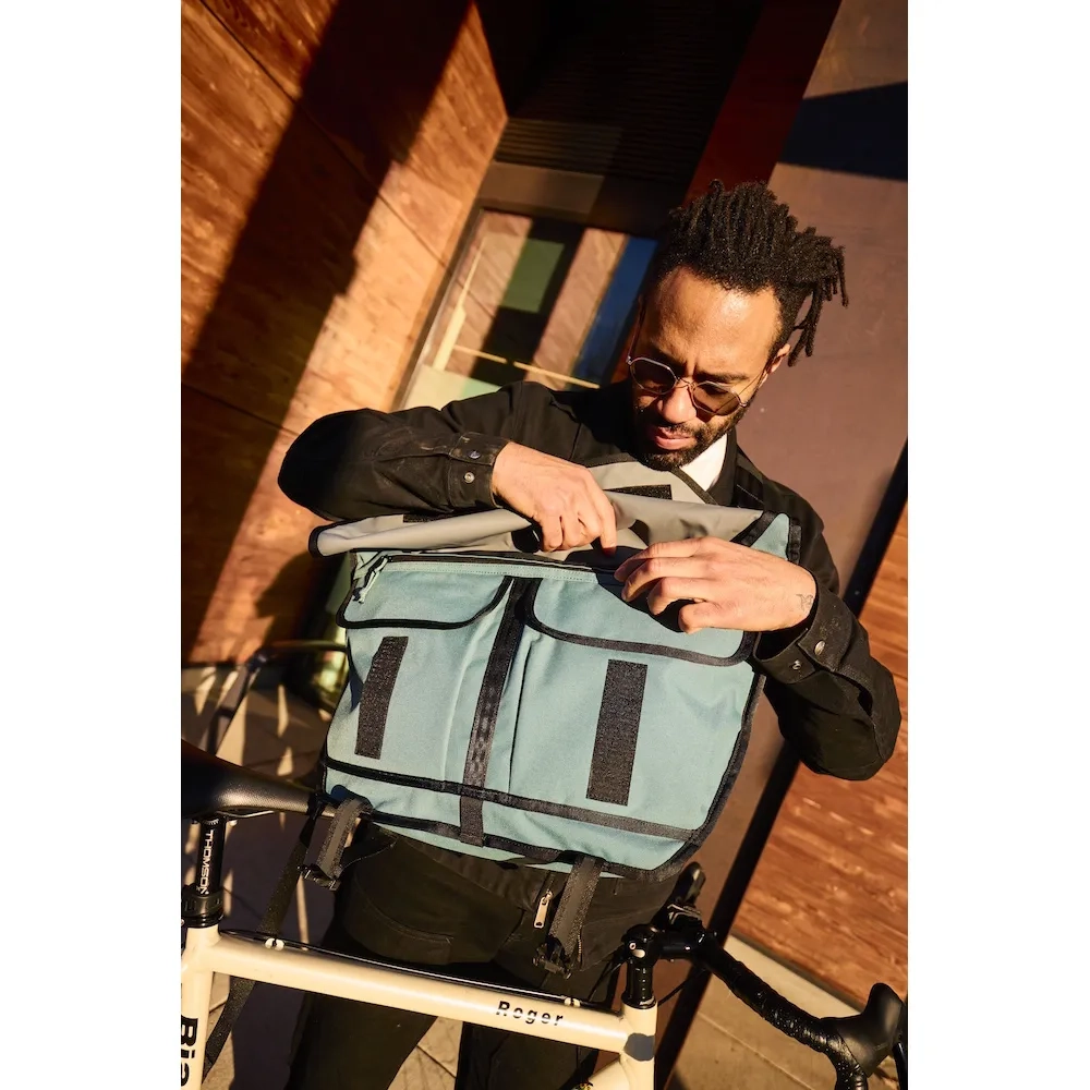 CHROME INDUSTRIES Citizen Messenger Bag 24L