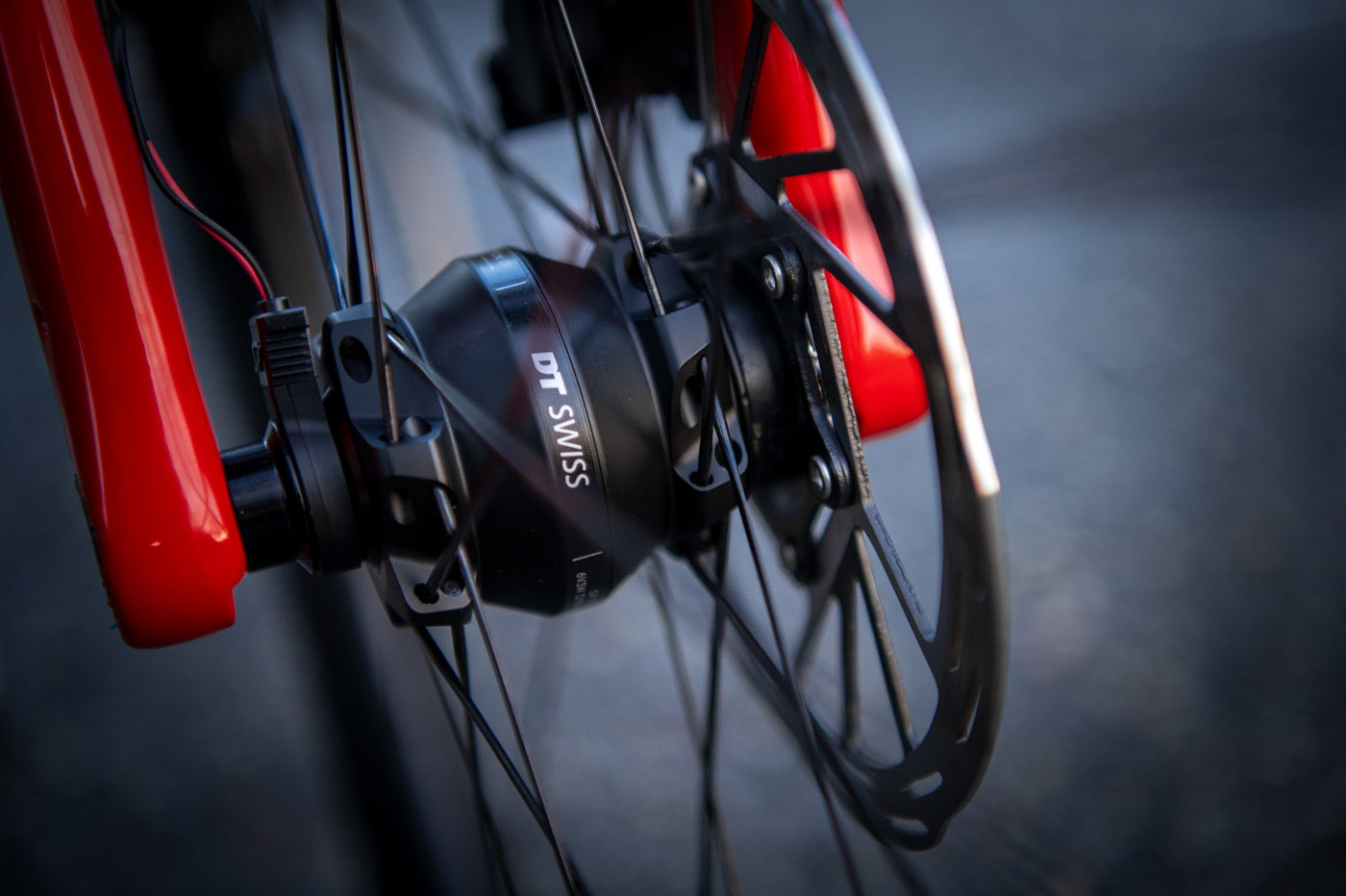 DT SWISS GR 1600 Spline Front Wheel - 700C Dynamo