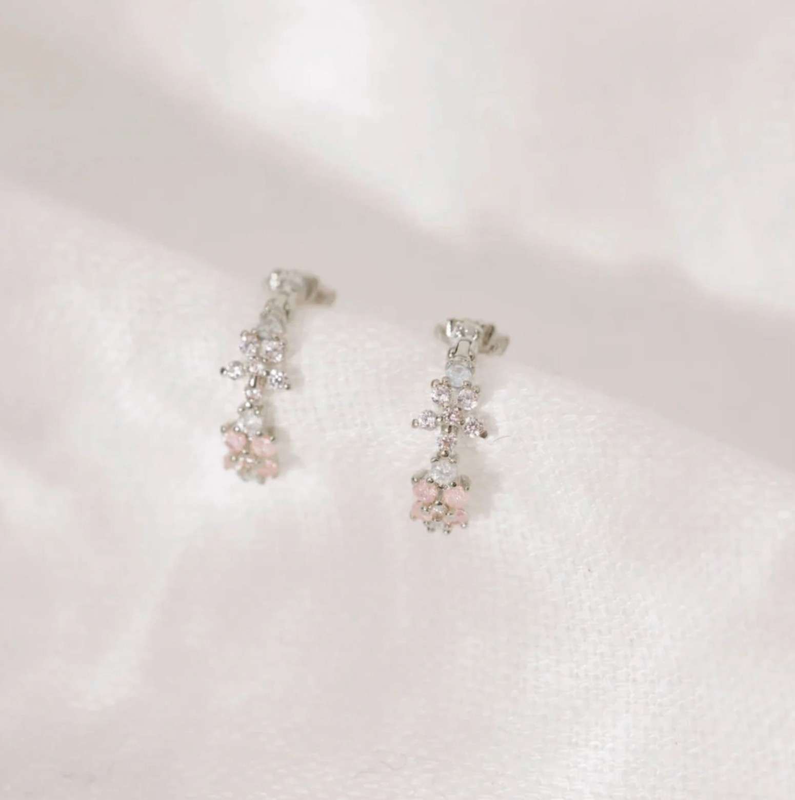 Adorn512 Flower Huggies