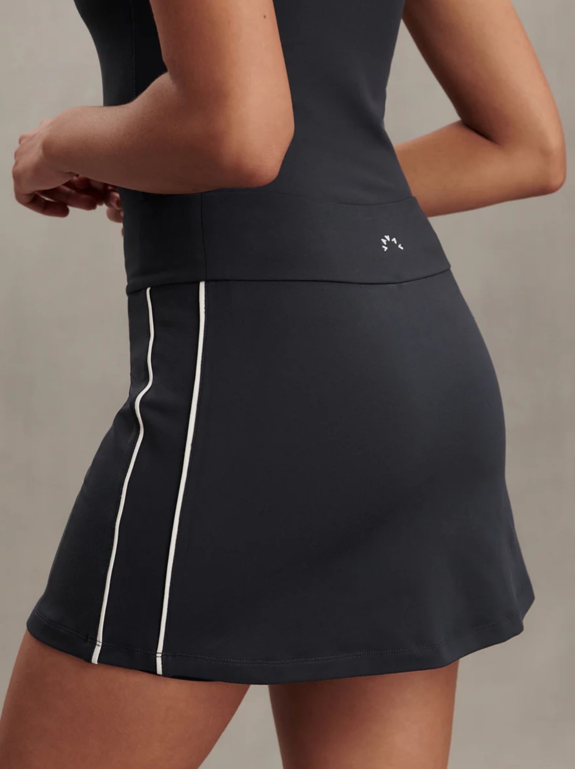 Varley Tani High Rise Skort 14"