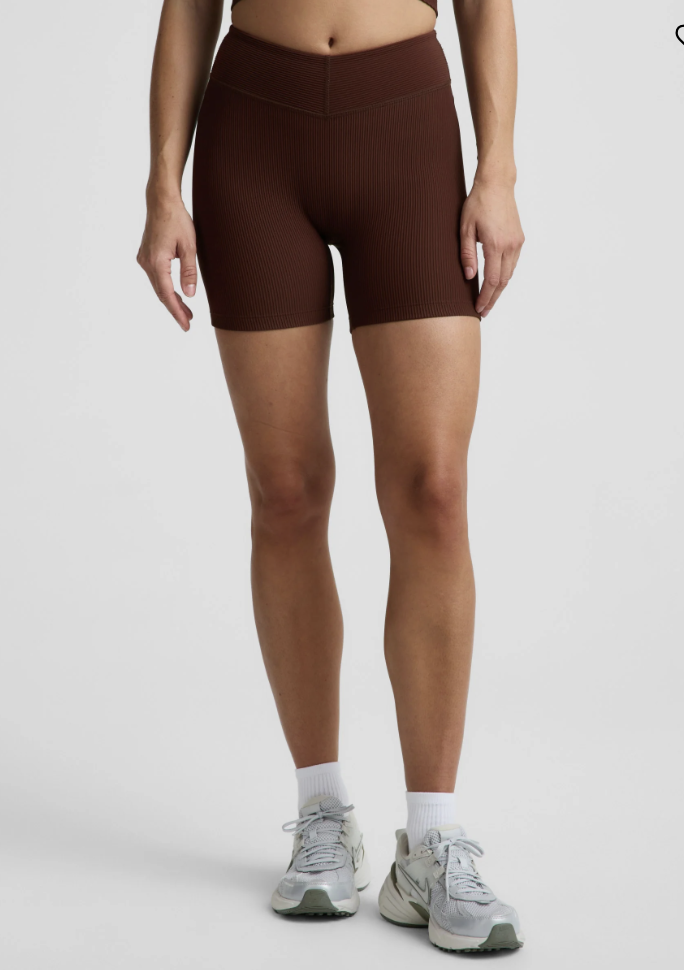 Beyond Yoga Impulse Ribbed V - Waist 5" Biker Short
