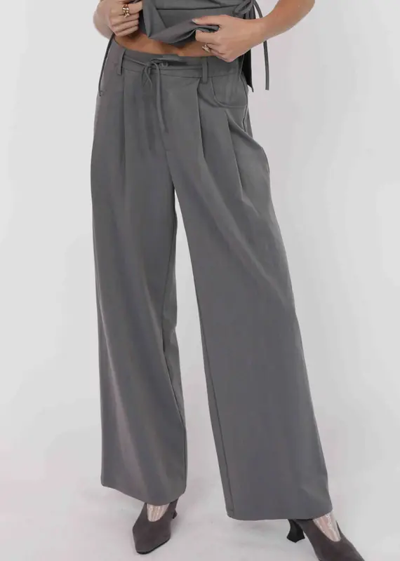 SAGE THE LABEL CHEEKY PLEATED PANTS