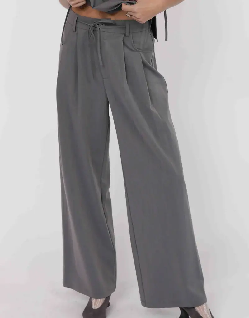 SAGE THE LABEL CHEEKY PLEATED PANTS