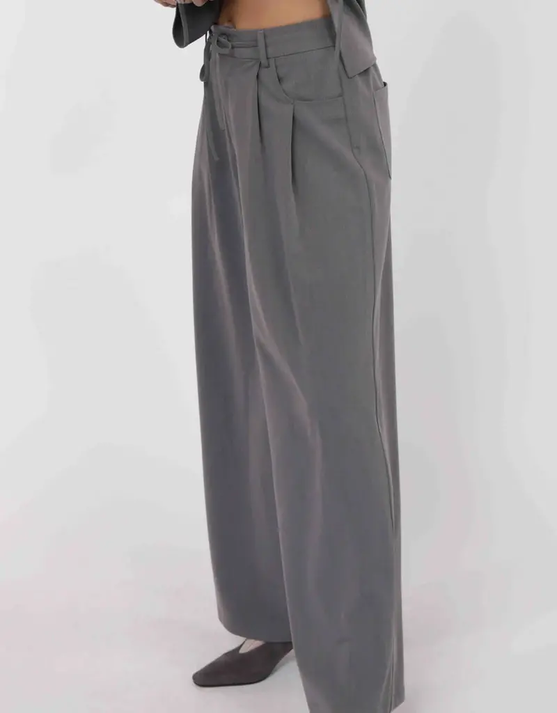 SAGE THE LABEL CHEEKY PLEATED PANTS