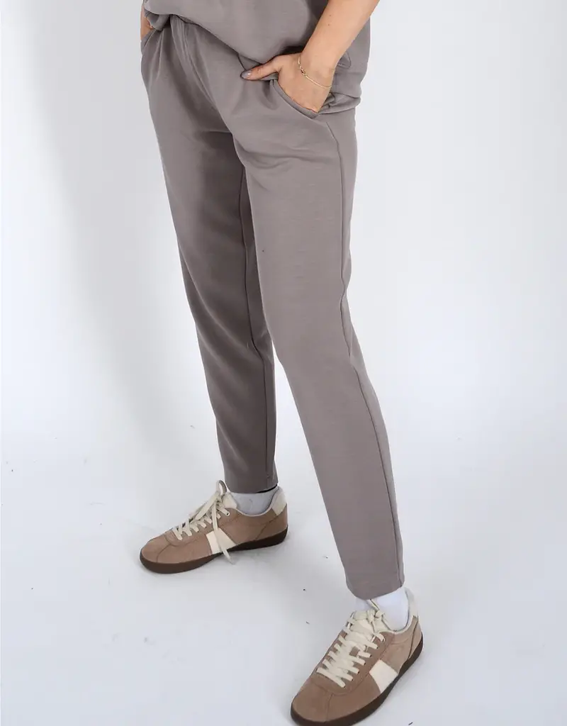 RD STYLE JULINA SOFT KNIT TAPERED PANT