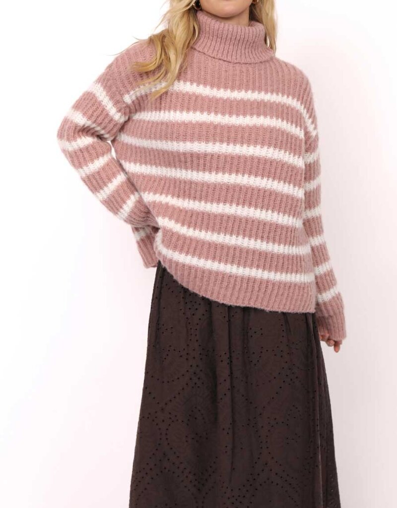 SADIE AND SAGE AKI STRIPED TURTLENECK