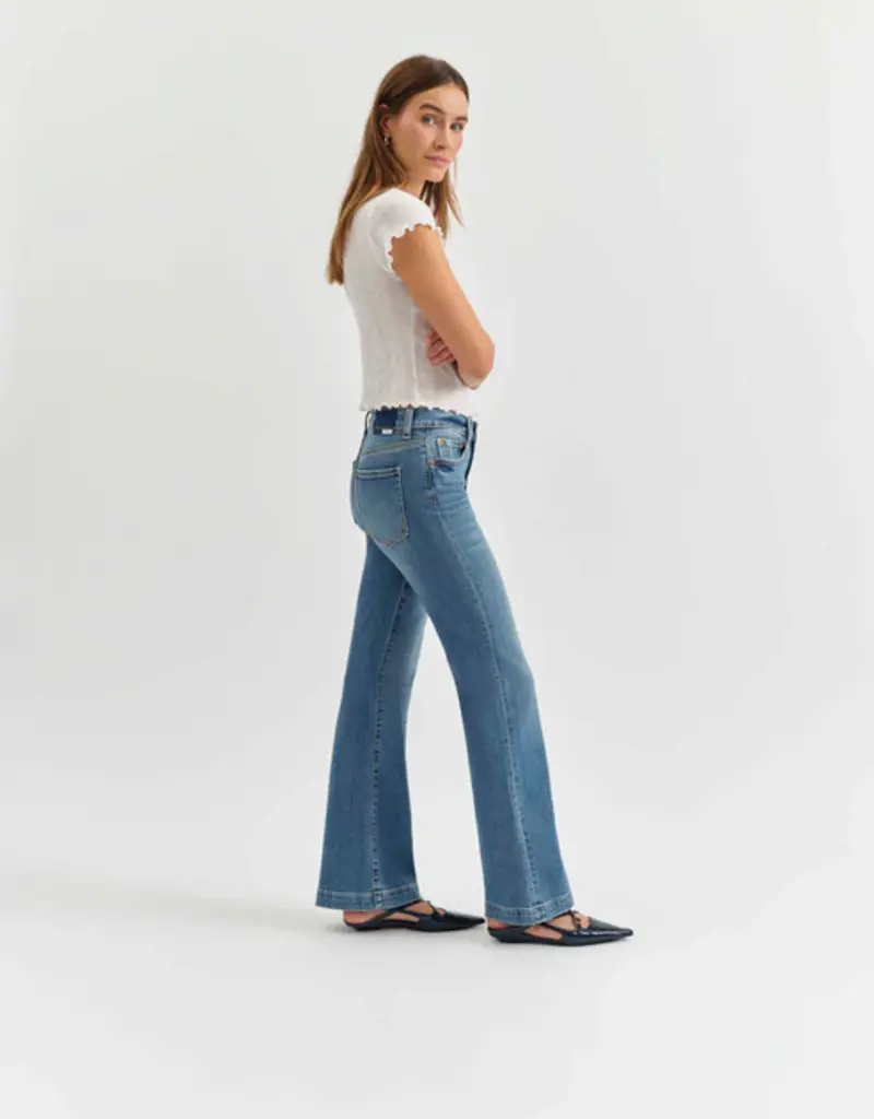 DAZE HEARTBREAKER MID RISE FLARE JEANS