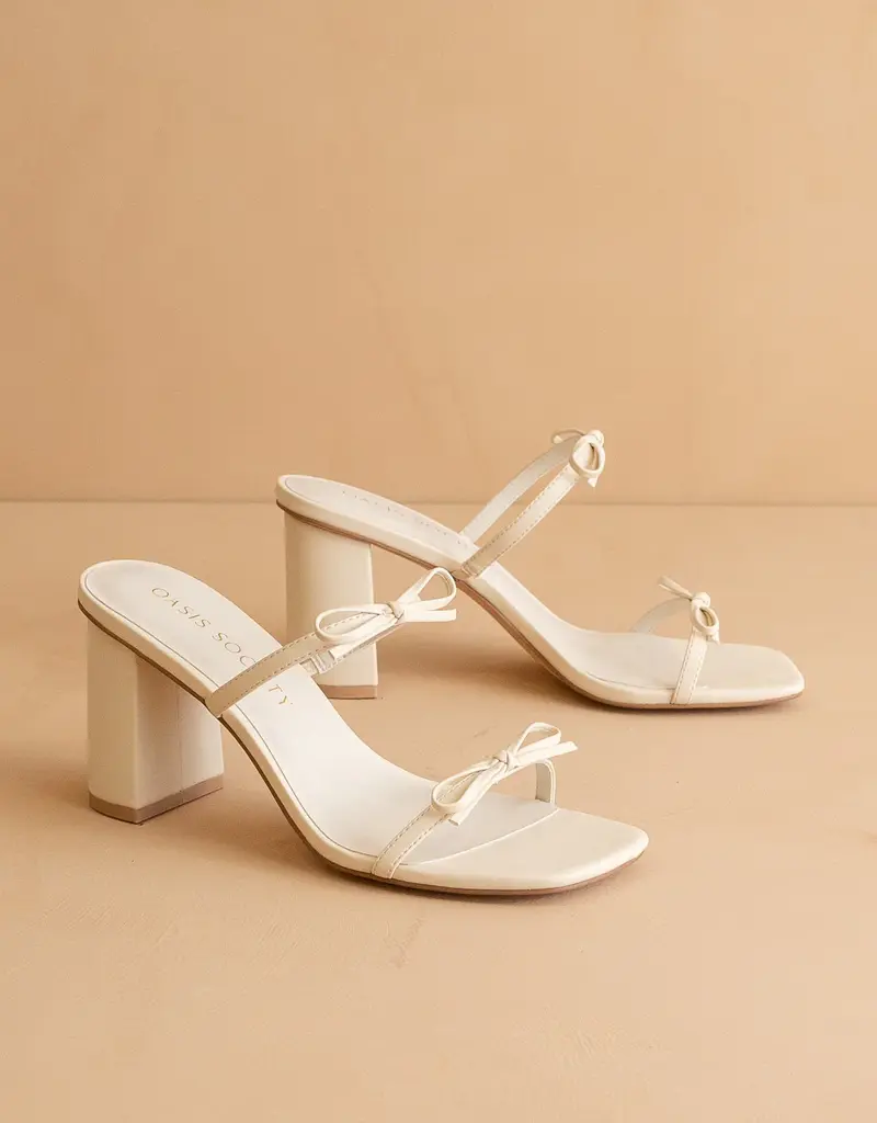 OASIS SOCIETY WENDY DOUBLE STRAP BOW HEELS