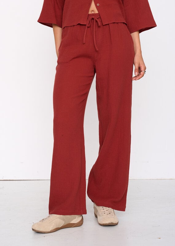 24COLOURS TRUE RED TIE PANTS
