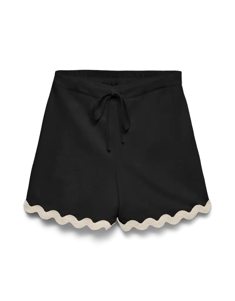 VERO MODA JENNA SHORTS W/ SCALLOPPED EDGE
