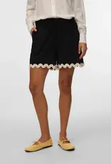 VERO MODA JENNA SHORTS W/ SCALLOPPED EDGE