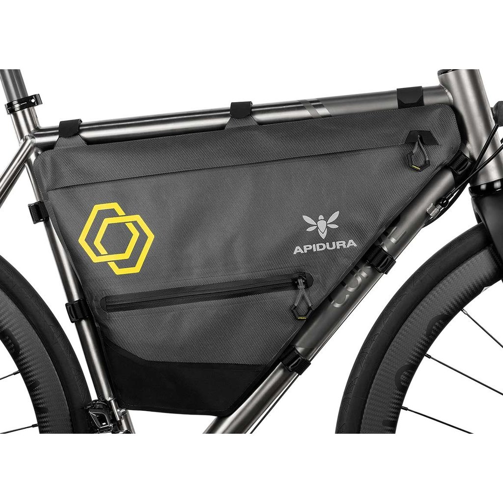 Frame pack. Apidura велосумки. Велосумка в раму Apidura. Apidura Expedition. Внутрирамная сумка Apidura на Canyon grizl.