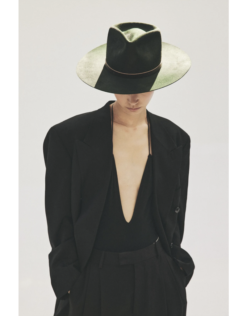 JANESSA LEONÉ WYNN HAT IN DEEP GREEN