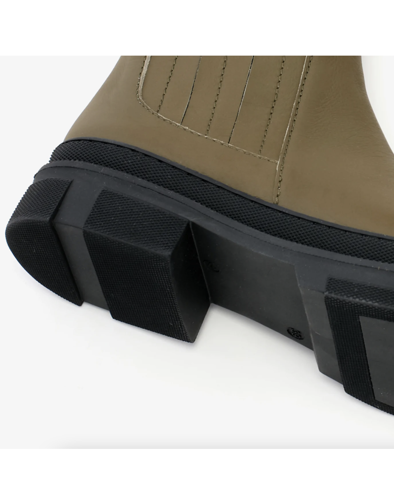 TERHI PÖLKKI CHELSEA HIKING BOOT IN OLIVE