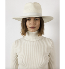 JANESSA LEONÉ ZOE FEDORA IN BLEACH