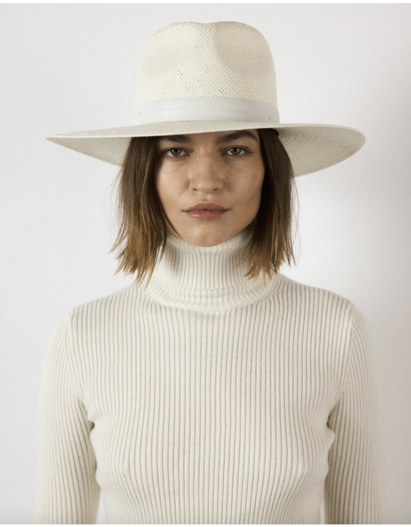 JANESSA LEONÉ ZOE FEDORA IN BLEACH