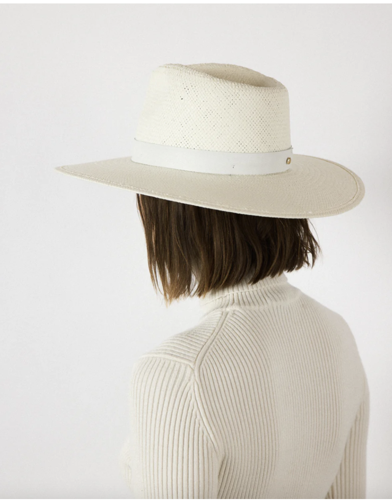JANESSA LEONÉ ZOE FEDORA IN BLEACH