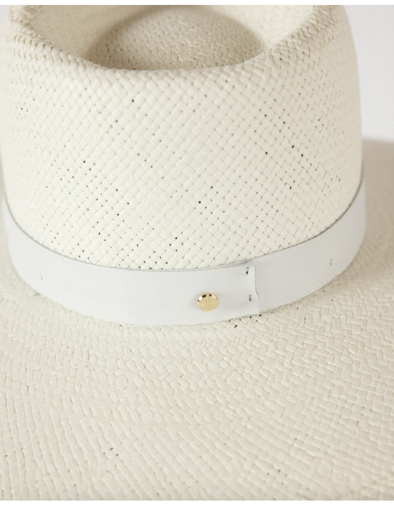 JANESSA LEONÉ ZOE FEDORA IN BLEACH