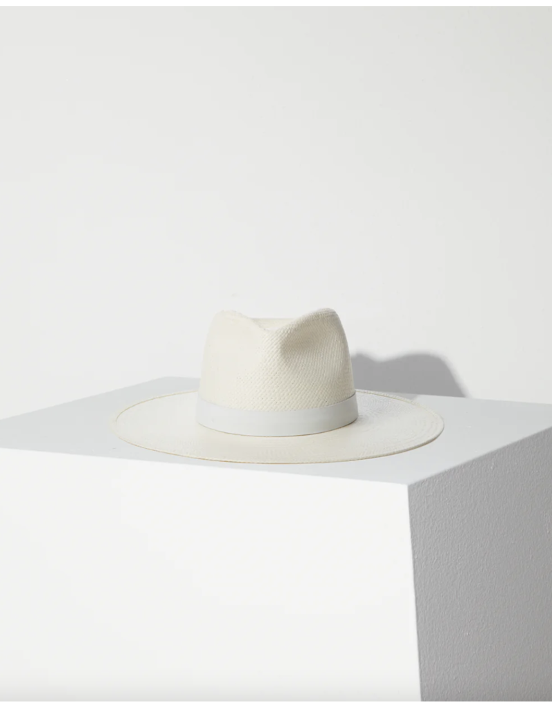 JANESSA LEONÉ ZOE FEDORA IN BLEACH
