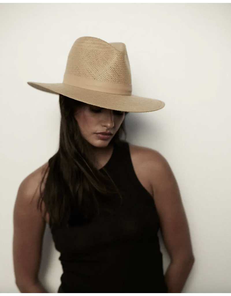 JANESSA LEONÉ SIMONE HAT IN SAND