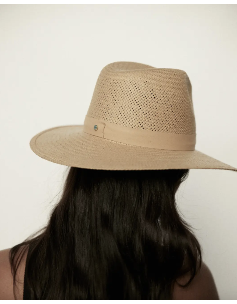 JANESSA LEONÉ SIMONE HAT IN SAND