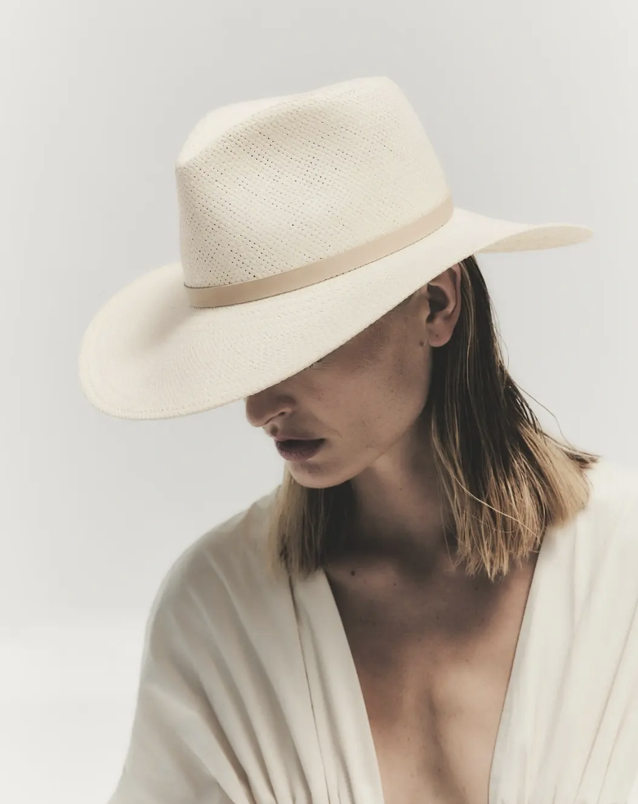 JANESSA LEONÉ SHERMAN HAT IN NATURAL