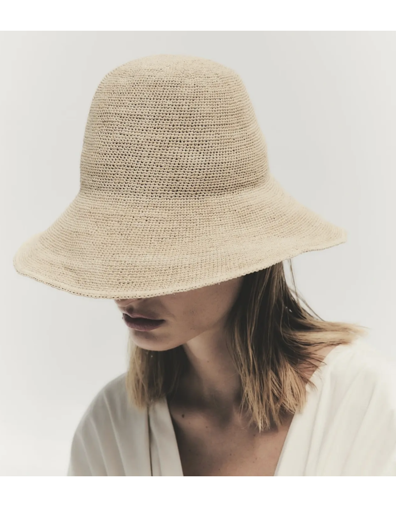 JANESSA LEONÉ TEAGAN HAT IN NATURAL