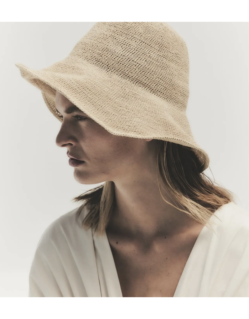 JANESSA LEONÉ TEAGAN HAT IN NATURAL