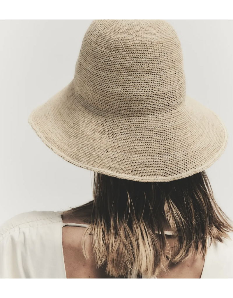 JANESSA LEONÉ TEAGAN HAT IN NATURAL