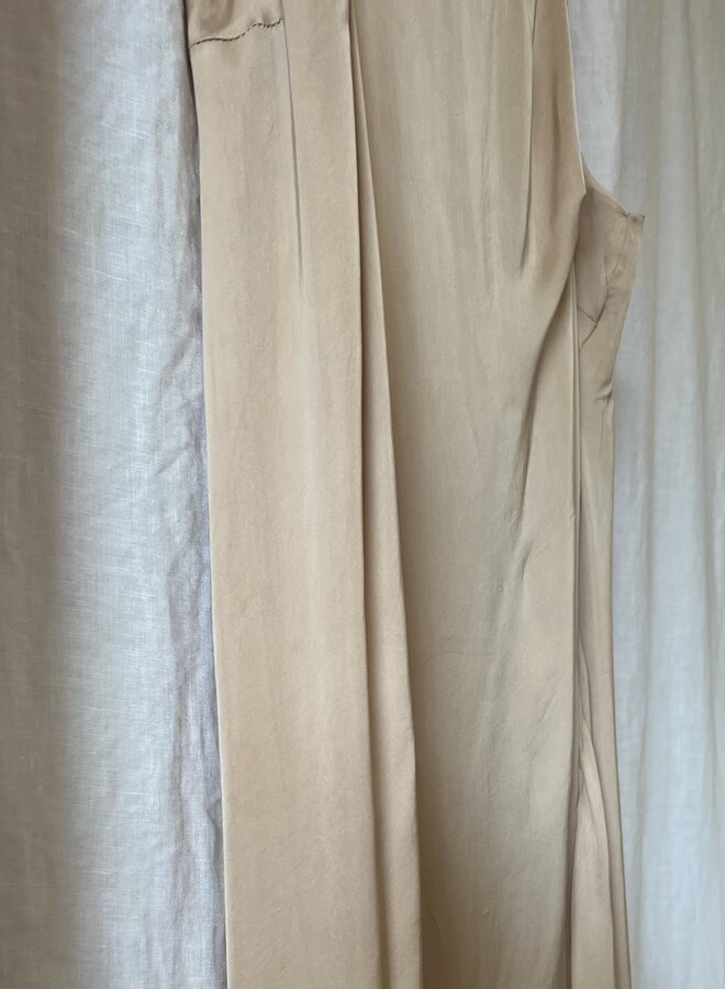 BIAS CUT SLIP DRESS IN CHAMPAGNE SILK SATIN