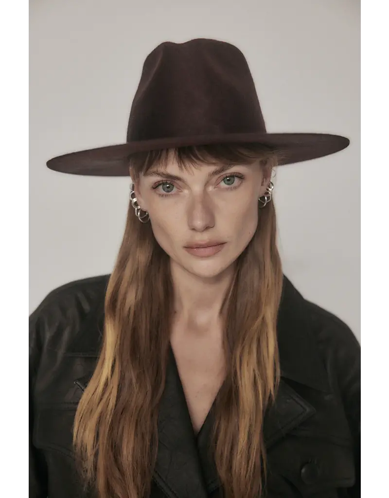 JANESSA LEONÉ SABINA HAT IN BURGUNDY