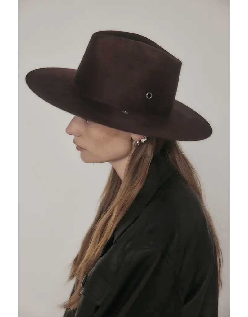 JANESSA LEONÉ SABINA HAT IN BURGUNDY