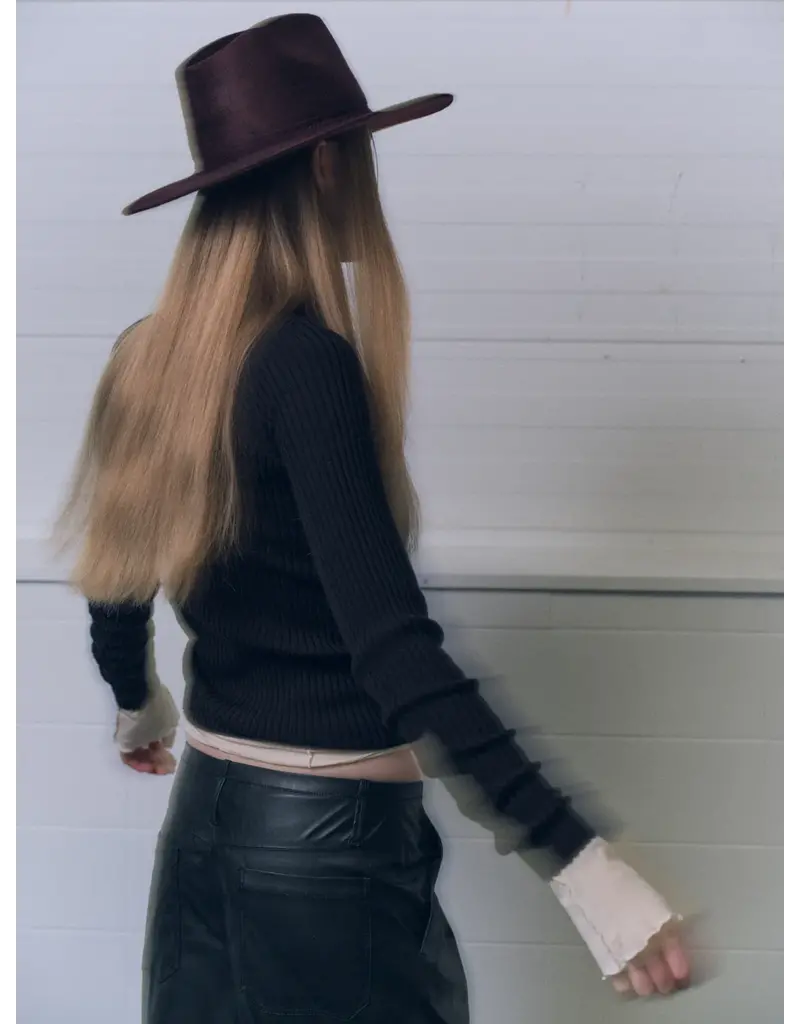 JANESSA LEONÉ SABINA HAT IN BURGUNDY