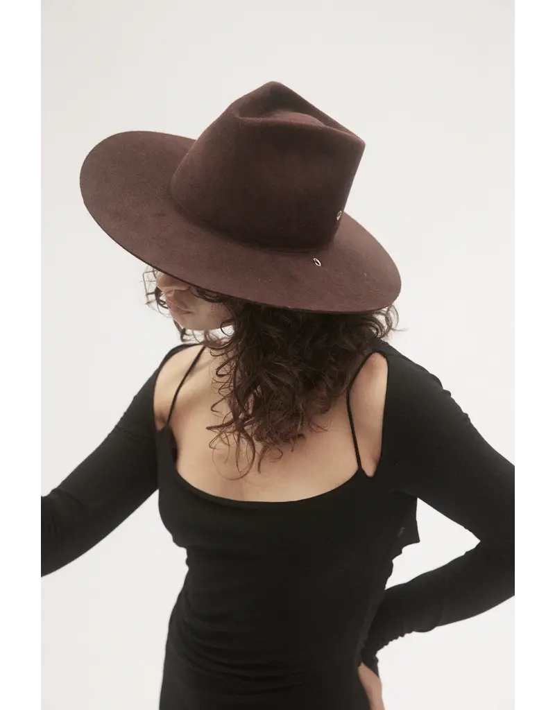 JANESSA LEONÉ SABINA HAT IN BURGUNDY