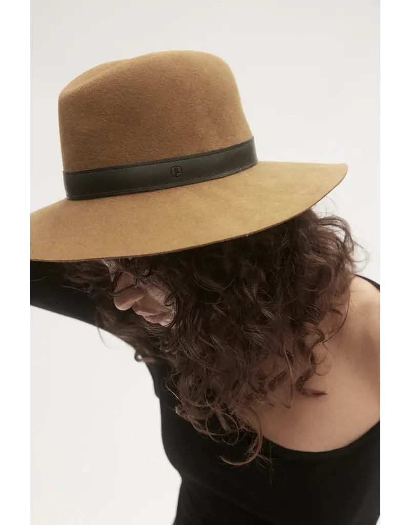 JANESSA LEONÉ PAOLA HAT IN CITRON