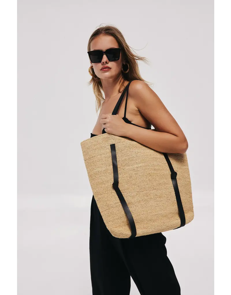 JANESSA LEONÉ TANNER STRAW HANDBAG IN NATURAL