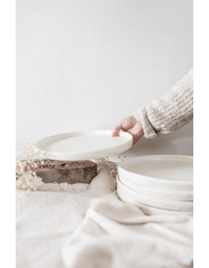 NIIK OPALESCENT RIMMED DINNER PLATES