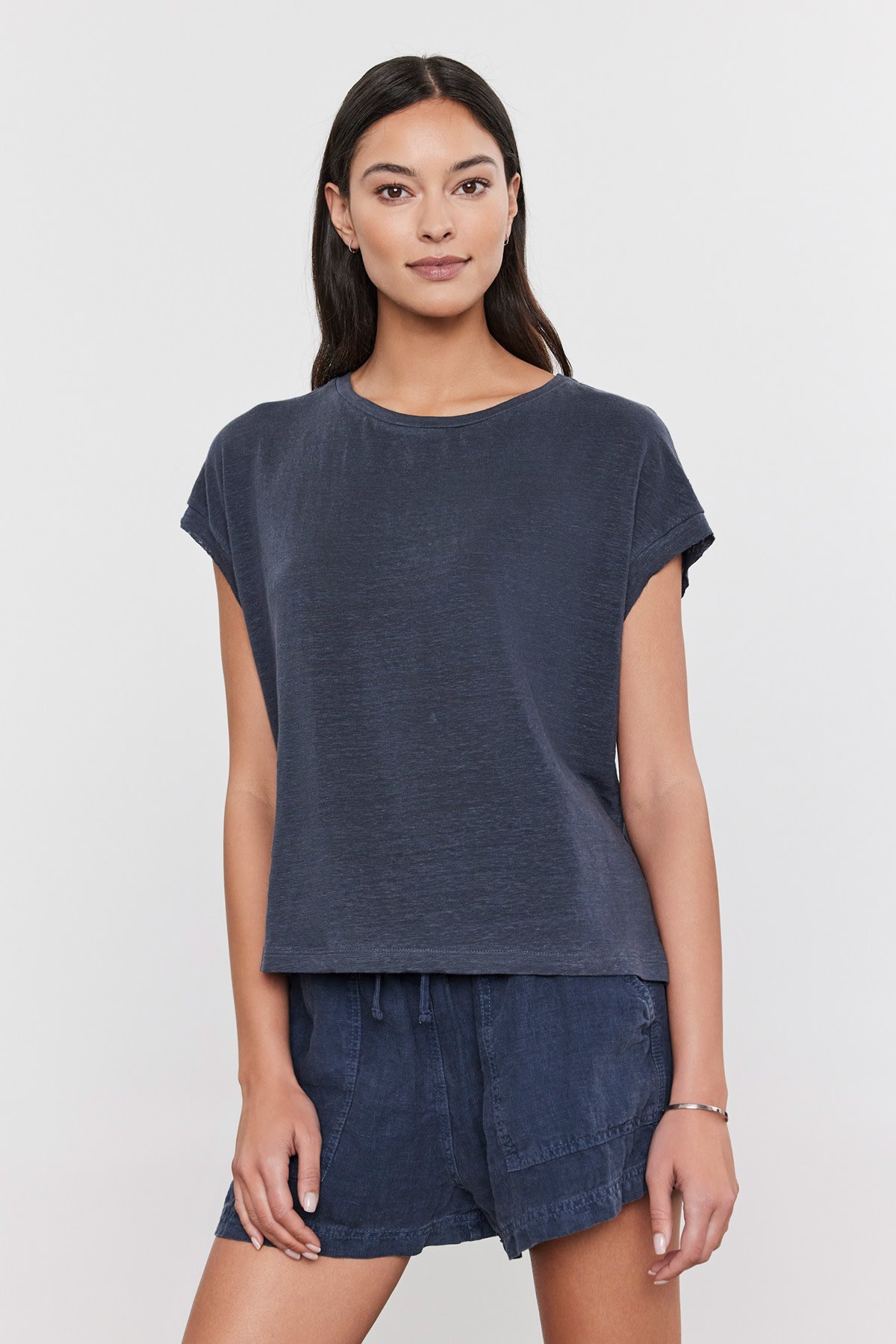 VELVET BY GRAHAM & SPENCER HUDSON CREW NECK TEE IN SHADOW