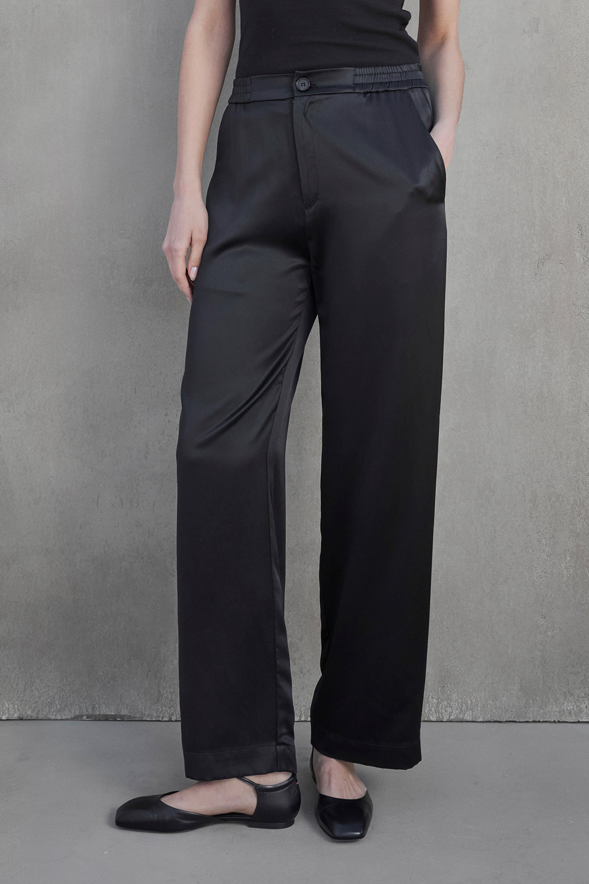 VELVET BY GRAHAM & SPENCER MODEST PANT IN BLACK