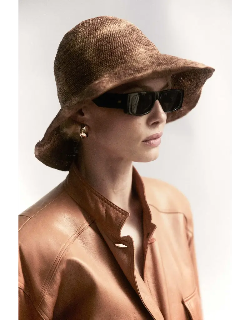 JANESSA LEONÉ TEAGAN BUCKET IN BROWN