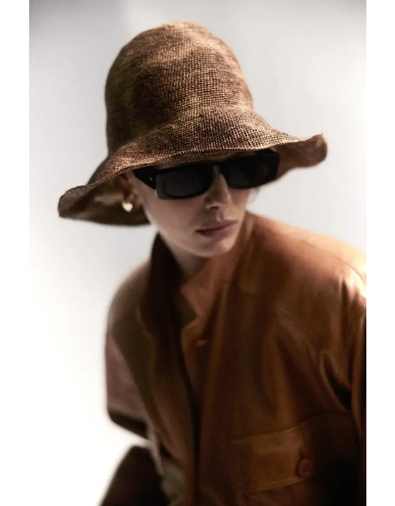 JANESSA LEONÉ TEAGAN BUCKET IN BROWN